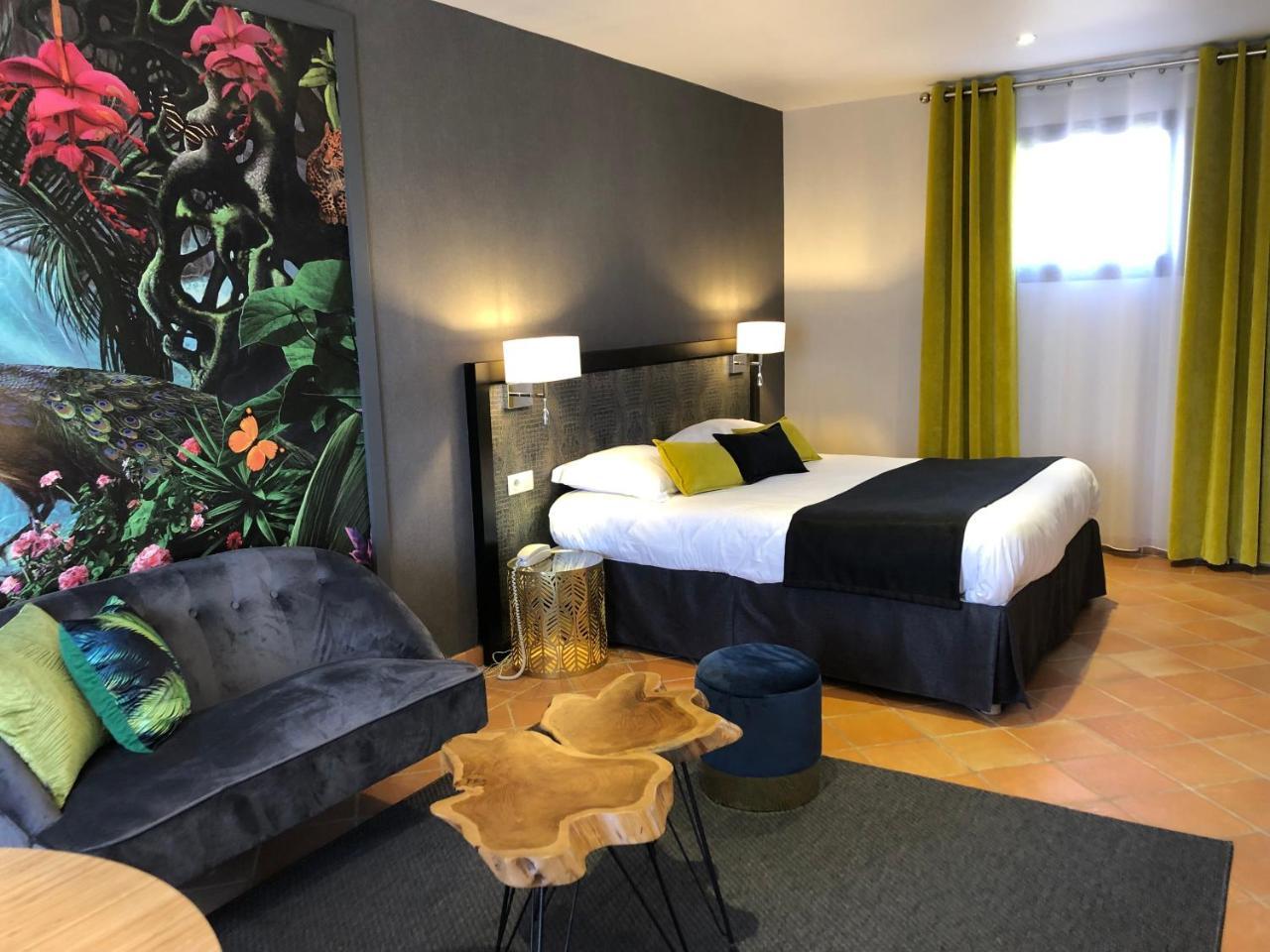 Hotel Les Suites - Domaine De Crecy 외부 사진