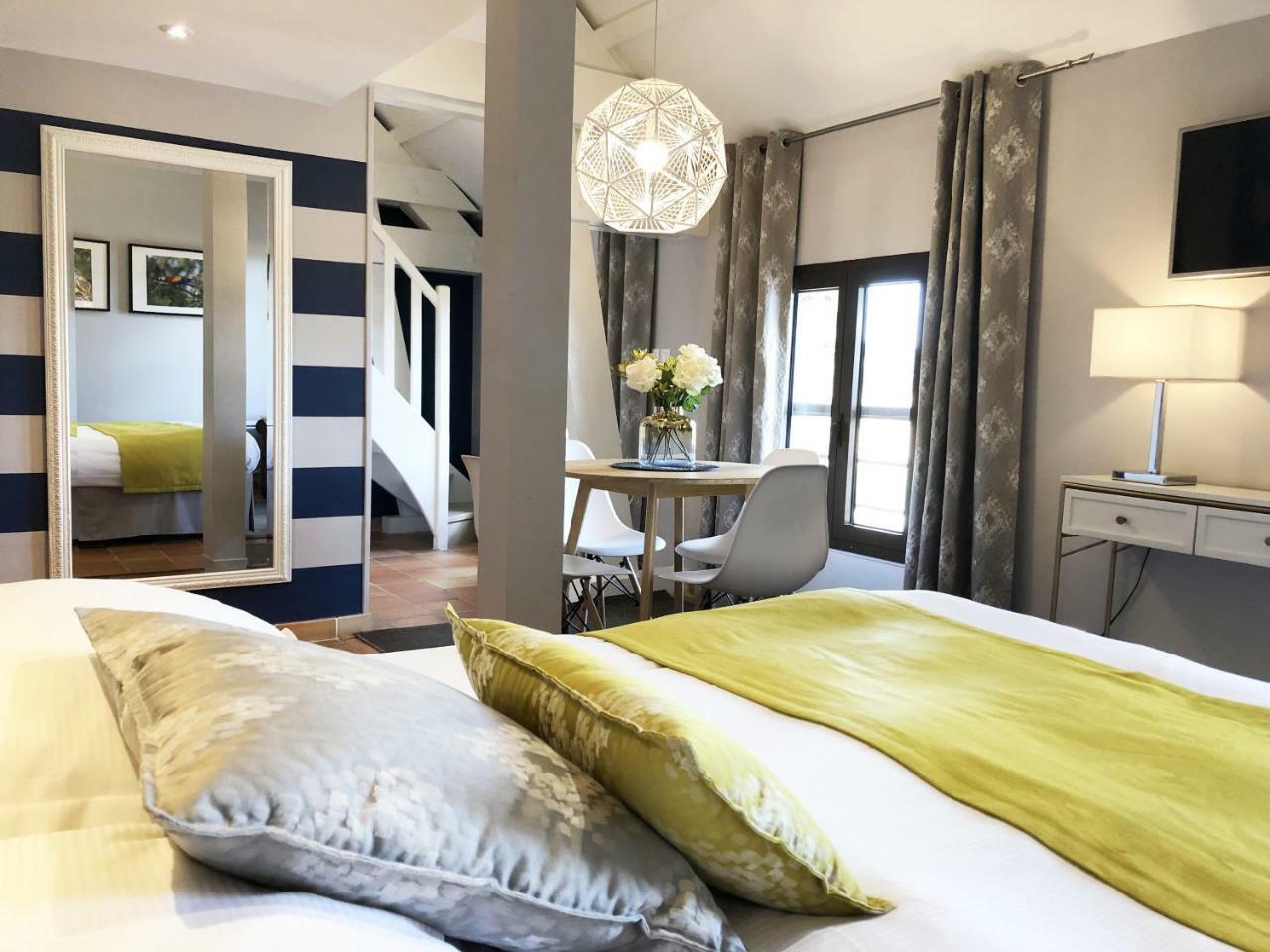 Hotel Les Suites - Domaine De Crecy 외부 사진