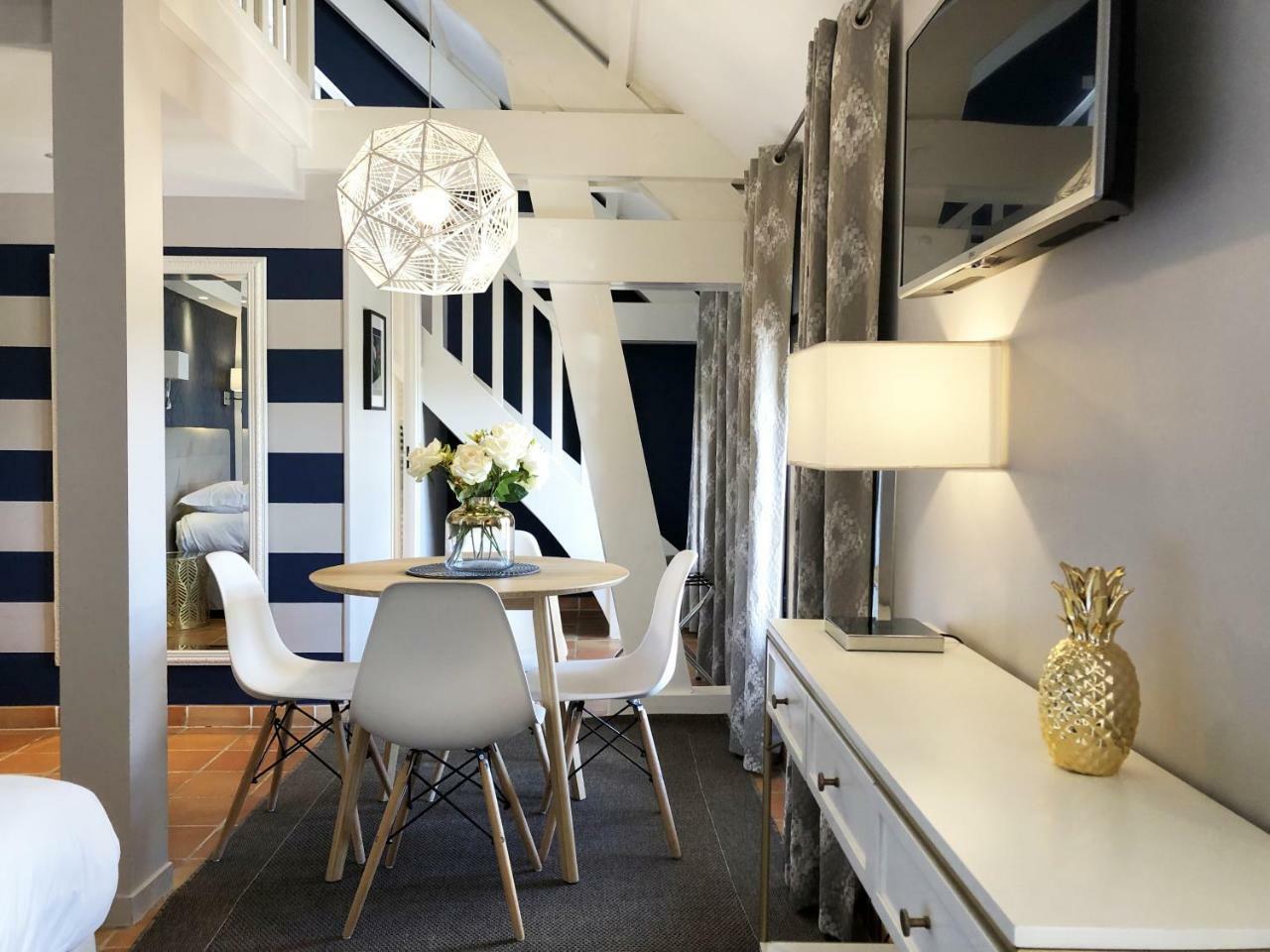 Hotel Les Suites - Domaine De Crecy 외부 사진